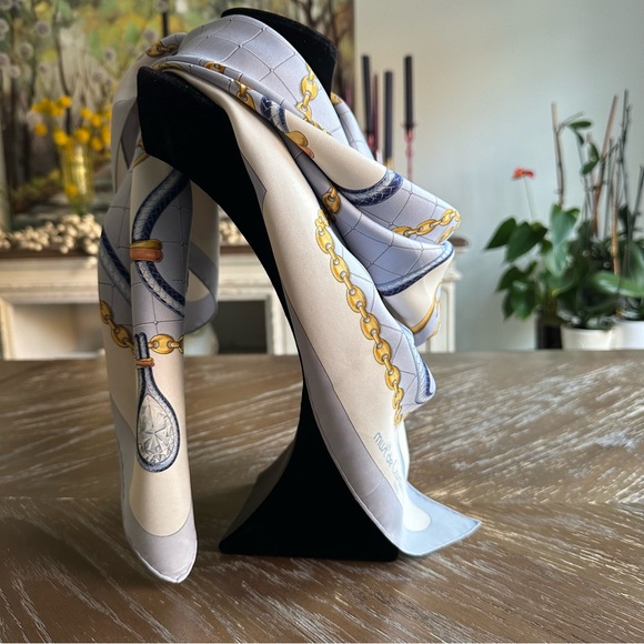 Authentic Cartier Scarf - Picture 5 of 11